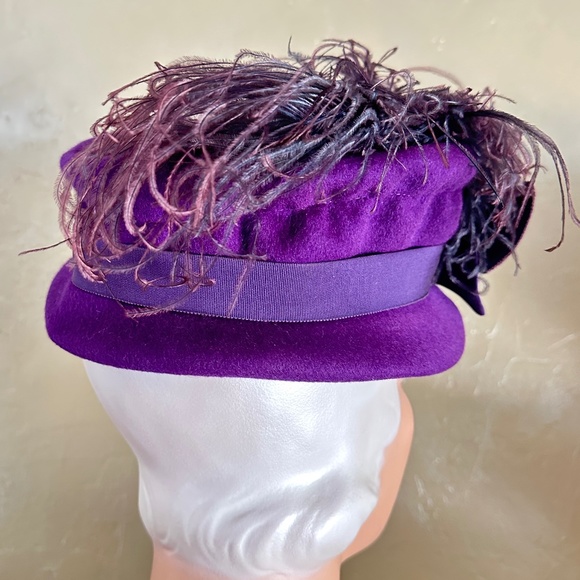 STELLAR 1940s' PURPLE HAT WITH GATHERED CROWN, GROSGRAIN TRIM + OSTRICH FEATHERS - Picture 6 of 14